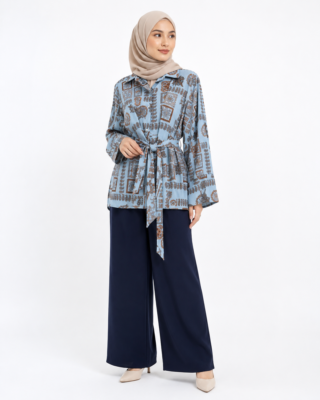 طقم Azure Print – قميص مطبع بحزام وبنطال كحلي